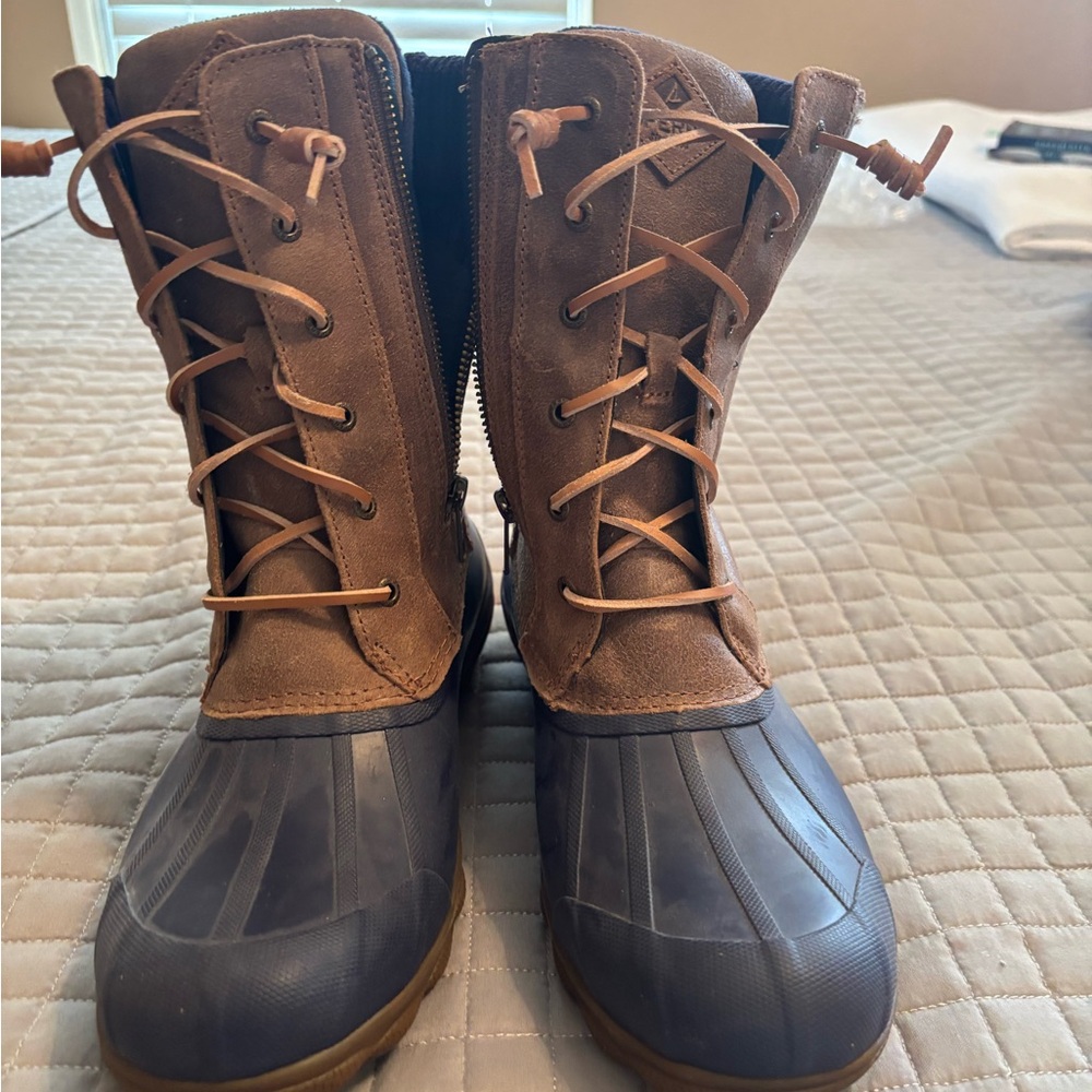 Brown and Blue Lace-Up Boots SPERRY duck boots size 9B. Gently used
